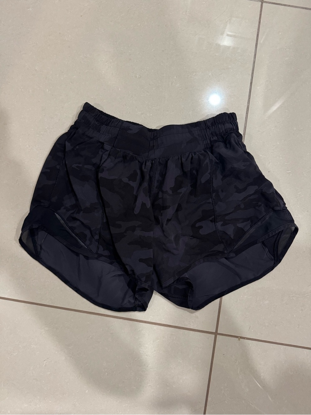 Lululemon Hotty Hot Camo Shorts 2.5 Inch Inseam